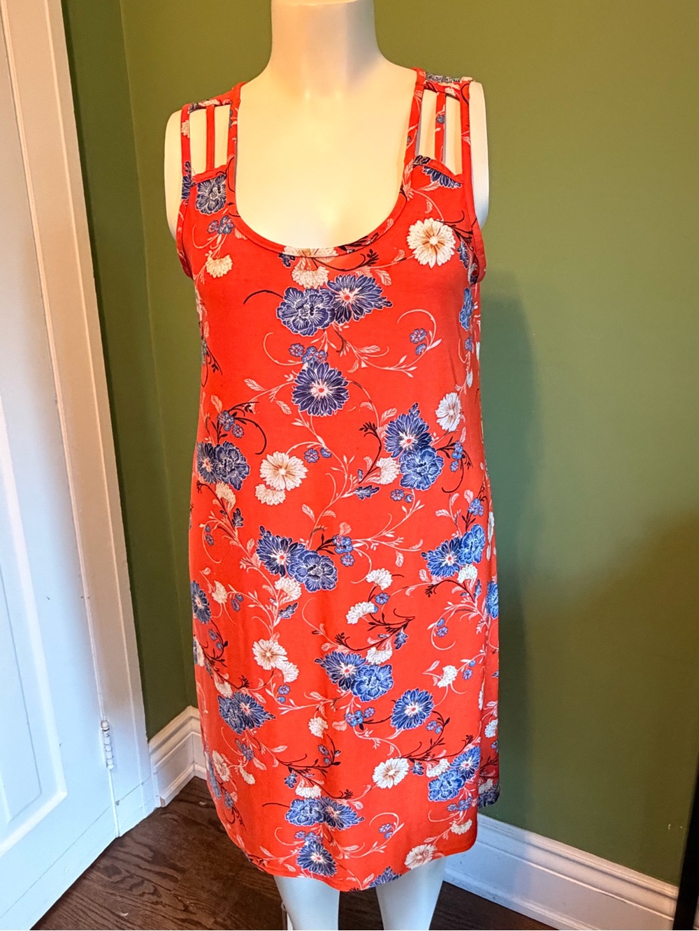Floral Scoop Neck Shift Dress in Coral